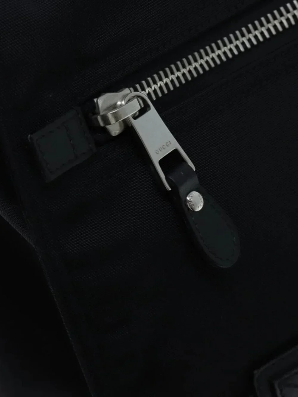 Gucci brand	gucci color	black